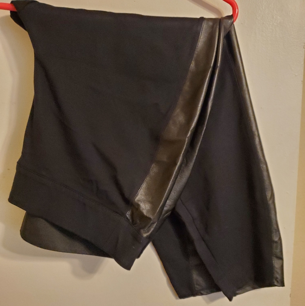 Lane Bryant 26/28 Leggings with pleather stripe